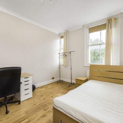 3 bedroom property to rent in London - Photo 1