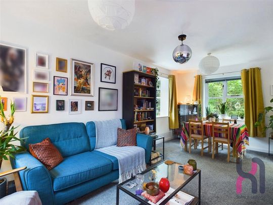 2 bedroom flat to rent - Photo 1
