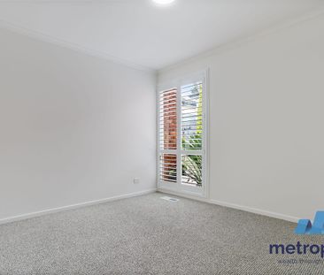 FULLY RENOVATED SPACIOUS VILLA! - Photo 3