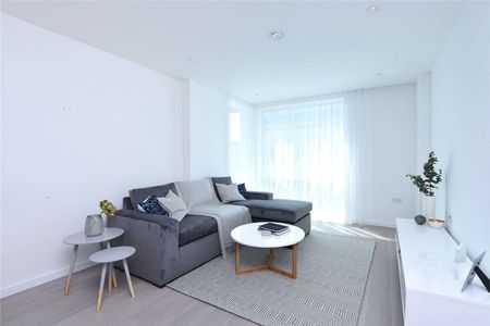 A 1 bedroom apartment situated on 4th floor of this fine development conveniently located immediately opposite Borough underground station (Northern Line). - Photo 3