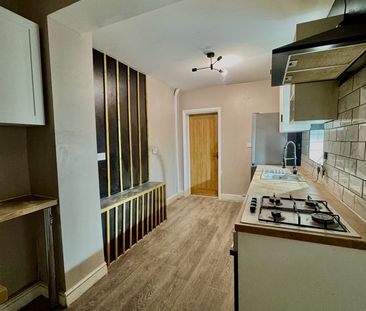 2 Bed Flat, Radstock Road, RG1 - Photo 5