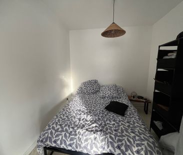 Location Appartement 1 pièce 45m² LA ROCHE SUR YON 85000 - Photo 2