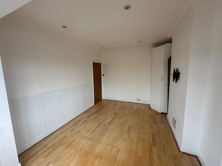 5 Bed End Terrace, Lakehall Gardens, CR7 - Photo 2