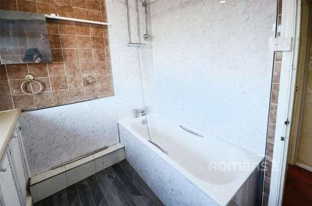 Northborough Road, Slough, Berkshire, SL2 - Photo 3