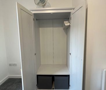 Room in a Shared Flat, Batley House, SO19 - Photo 1