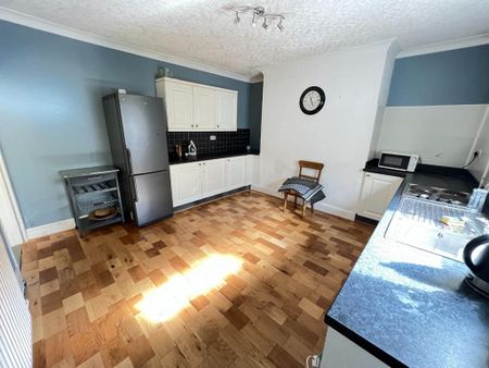 3 bedroom terraced house to rent - Photo 5