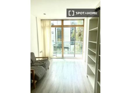 2-bedroom apartment for rent in Mountjoy, Dublin - Photo 2