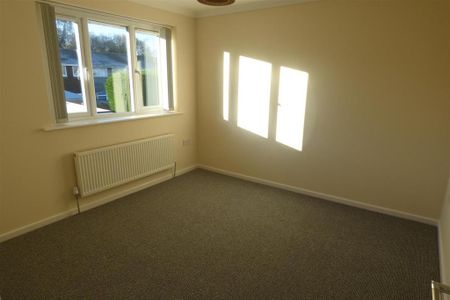 3 bedroom end of terrace house to rent - Photo 2