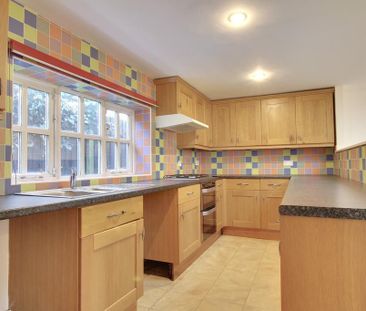 2 bedroom ground floor flat to rent - Photo 3