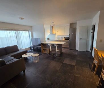 Volledig gerenoveerd tweeslaapkamer appartement inclusief garagebox... - Foto 1