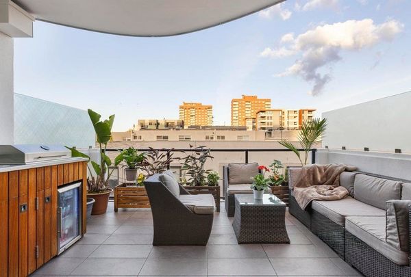 Three Levels of Lifestyle Living in the Heart of Carlton - Photo 1