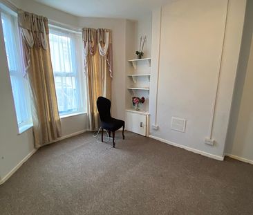 £1,600 PCM, Four Bedroom House with Enclosed Garden in Craddock Str... - Photo 1