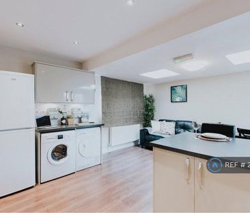 1 bedroom in a house share to rent - Photo 2