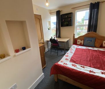 6 Bed Semi-Detached House, Bishops Road, RG6 - Photo 6