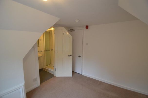 1 bedroom in a flat share to rent - Photo 1