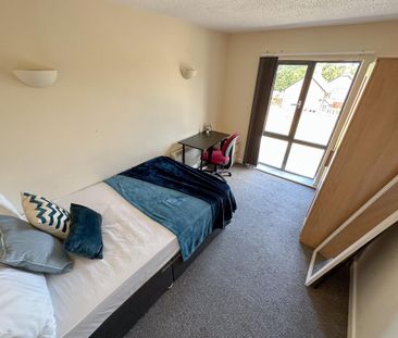 1 bedroom in a house share to rent - Photo 4