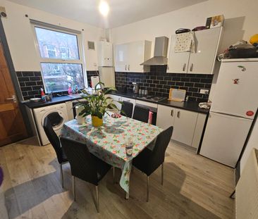 5 Bed - 82 Harold Terrace, Hyde Park, Leeds - LS6 1LD - Student - Photo 3