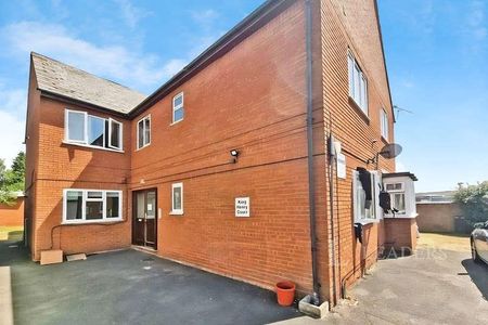 Leagrave Area - Tudor Road - Bedroom - Part Furnished, LU3 - Photo 2