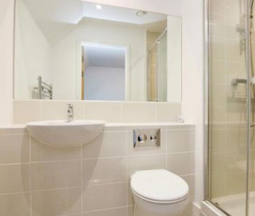 Brand-new fifth floor two bedroom apartment with parking in Wapping... - Photo 4