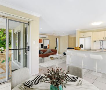 Spacious 4-Bedroom Family Home with Private Balcony in Coomera - Photo 2