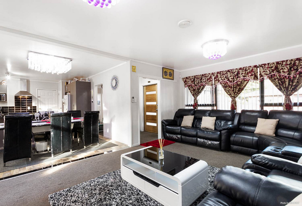 Larger than life - Photo 1