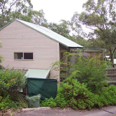 CHARMING 1-BEDROOM LOFT-STYLE UNIT IN A CONVENIENT LOCATION - Photo 4