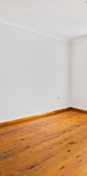 Four Bedroom Family Home with Sunroom and Garden Shed - Photo 1