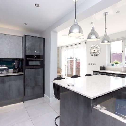 4 bedroom semi-detached house to rent - Photo 1