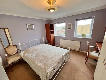 Overcliff, Manor Road Westcliff on Sea, Westcliff-On-Sea - Photo 4
