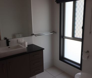 Spacious 4-Bedroom Comfort - Photo 5