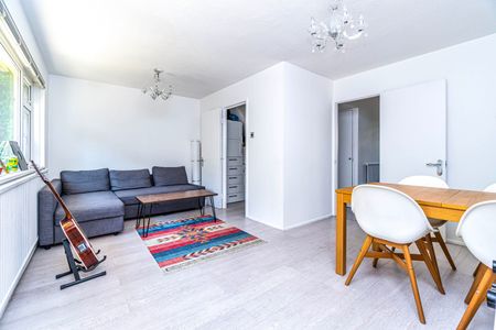 2 Bed Terraced House, Wynford Road, N1 - Photo 4