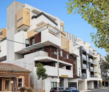 Stylish Apartment Living in the Heart of Moonee Ponds - Photo 3
