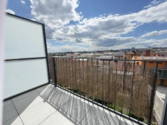 NABÍDKA PRONÁJMU LUXUSNÍ NOVOSTAVBA 2+KK S TERASOU A KLIMATIZACÍ V BRNĚ - Photo 1