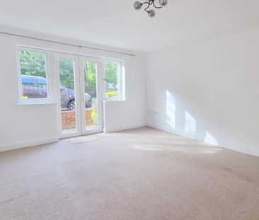 2 bedroom ground floor flat to rent - Photo 2