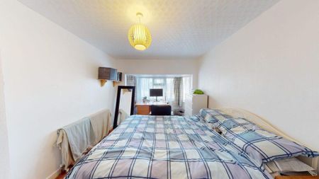 3 bedroom semi-detached house to rent - Photo 3