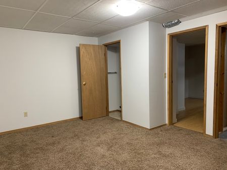 Beautiful 3 Bedroom House in Kentwood East!!! - Photo 3