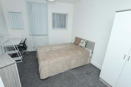 4 bedroom House To Let - Photo 5