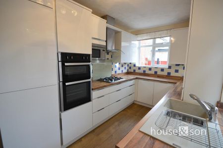 3 bedroom detached house to rent - Photo 4