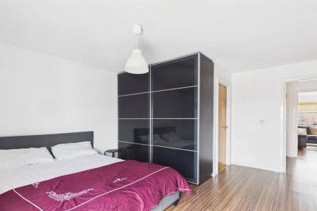 Apt 7 6 Lewis Mews - Photo 3