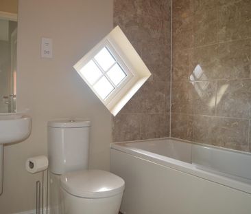 3 bedroom semi-detached house to rent - Photo 6