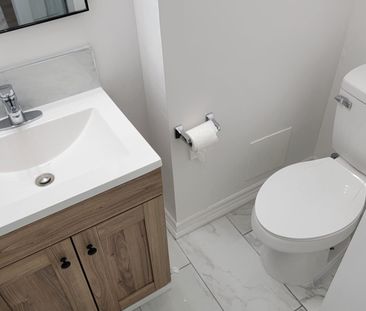 For Lease - 48 phoenix blvd Phoenix Boulevard, Barrie, Ontario - Photo 6