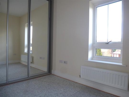 Kingfisher Drive, MAIDENHEAD - Photo 1