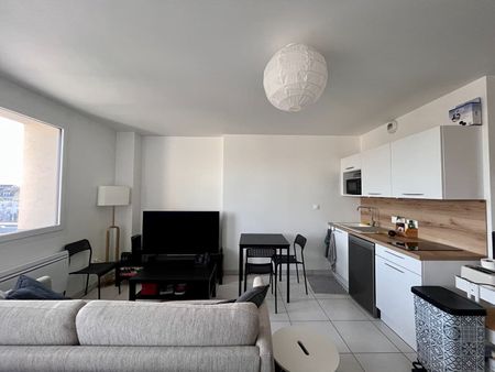 STUDIO 34 m² - HYPER CENTRE REIMS - Photo 4