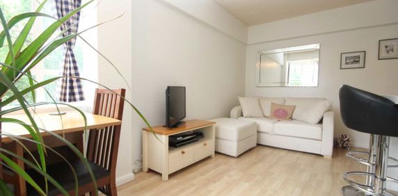 Shepherds Bush Green, W12 8PY, London - Photo 2