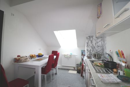 *TOP SANIERTE WOHNUNG IM DACHGESCHOSS + GARAGE* 3-Zi Whg, 75m², KR- Dießem/Lehmheide* - Photo 3