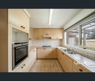 2/95 Pasley St, Sunbury, Vic 3429 - Photo 3