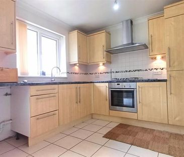 3 bedroom semi-detached house to rent - Photo 2