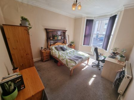 6 Bed Student Accommodation - Photo 5