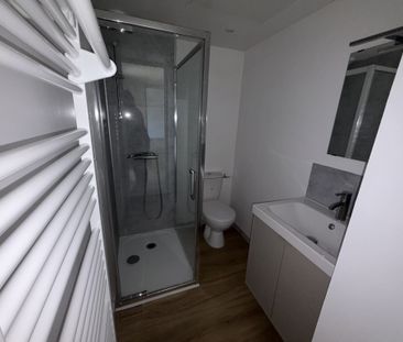 Location Appartement 2 pièces 45m² MESLAY DU MAINE 53170 - Photo 3