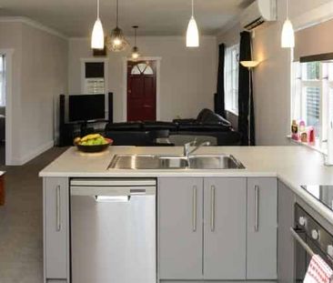 MAYFAIR - 4 BEDROOMS - Photo 3